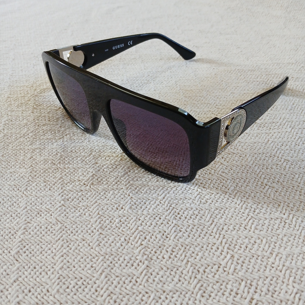 guess sunglasses oversized black aesthetic flat top y2k shield gu7651s 55mm